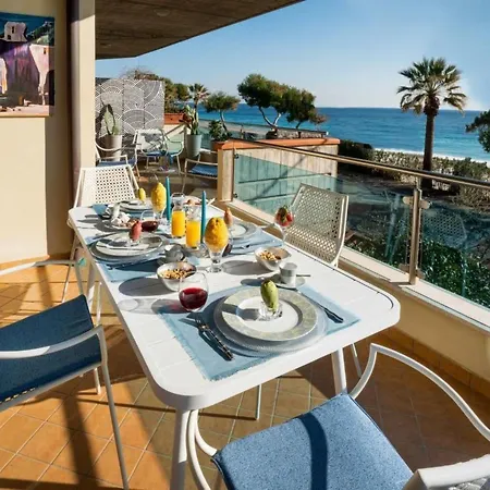 Beachfront By Interhome Ταορμίνα